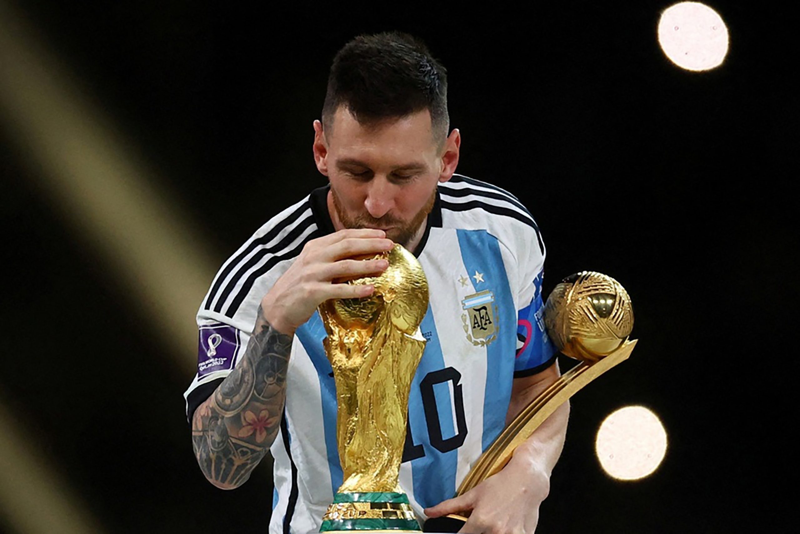 Lionel Messi là ai? 6 Quả bóng vàng
